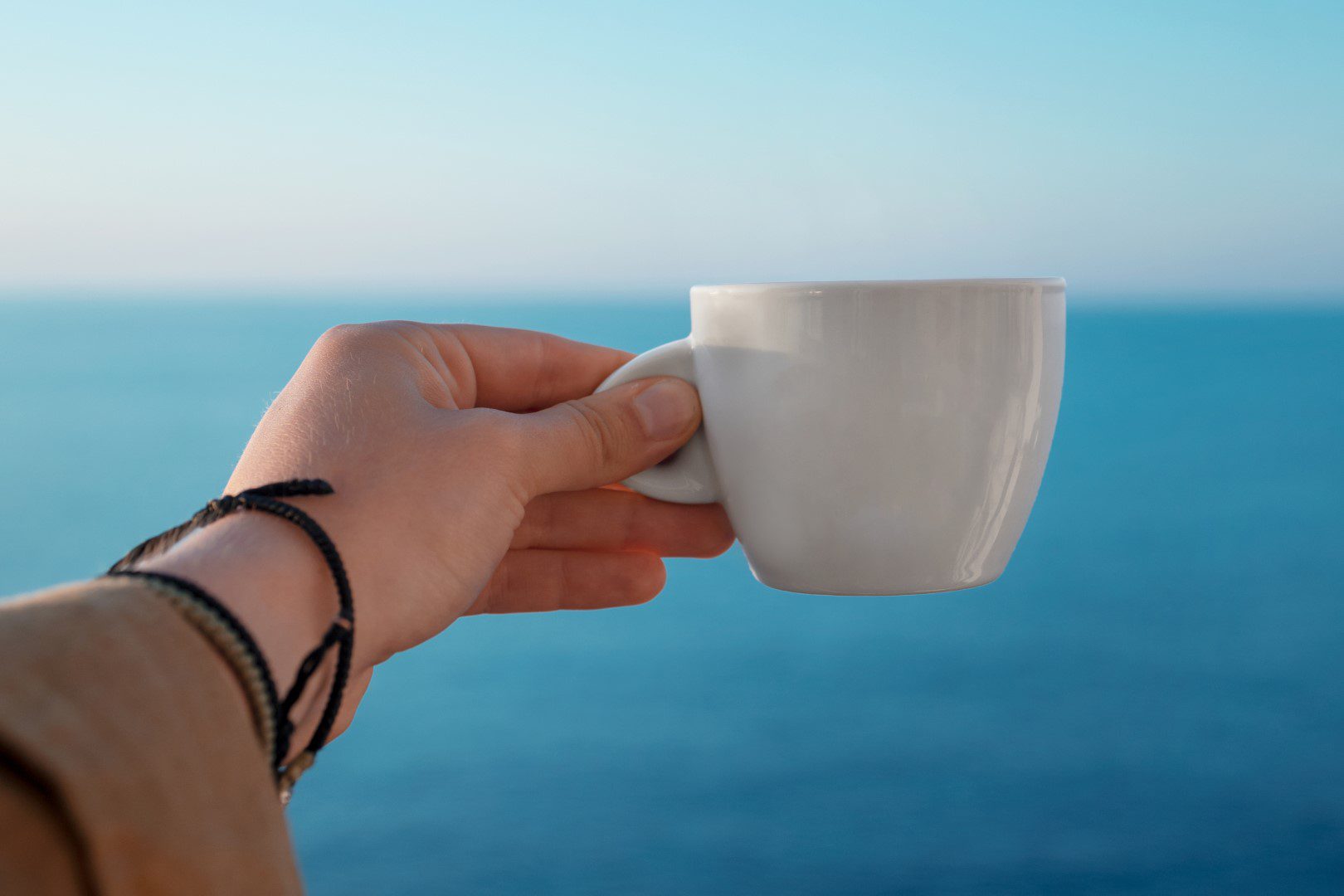 ¿Es bueno tomar café para quitar el calor?